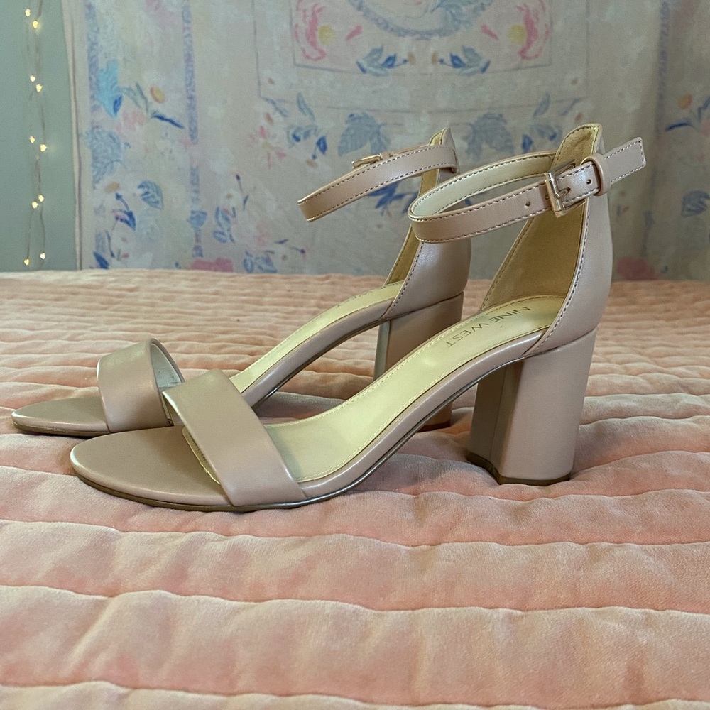 ✨ Three inch nude block heel Nine West